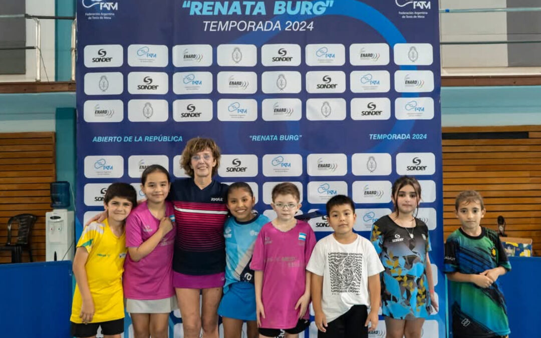 Renata Buerg brilla en el Abierto de Tenis de Mesa, ganando títulos Senior y rememorando su trayectoria