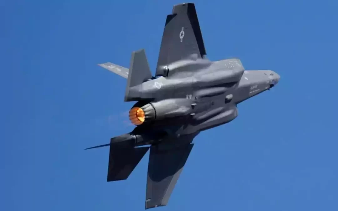 Accidente de F-35 en Alaska: Piloto se eyecta tras «falla en el sistema de vuelo»