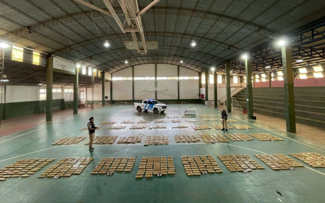 Prefectura decomisa mas de una tonelada de marihuana en Misiones Duro golpe al narcotrafico fronterizo