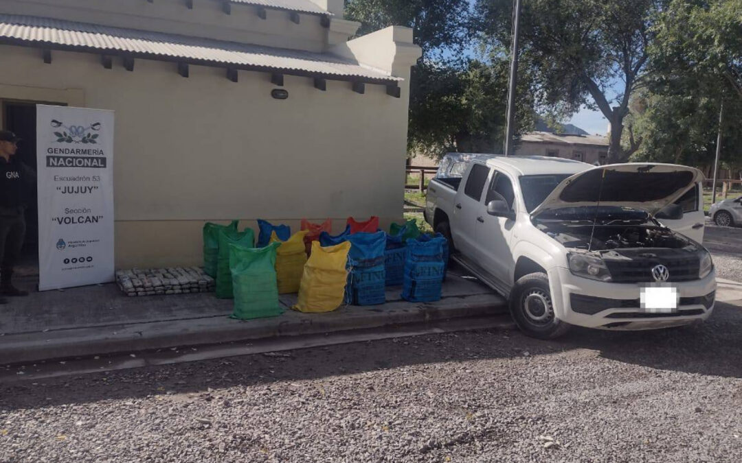 Gendarmería decomisa 392 kilos de hojas de coca tras persecución en Jujuy